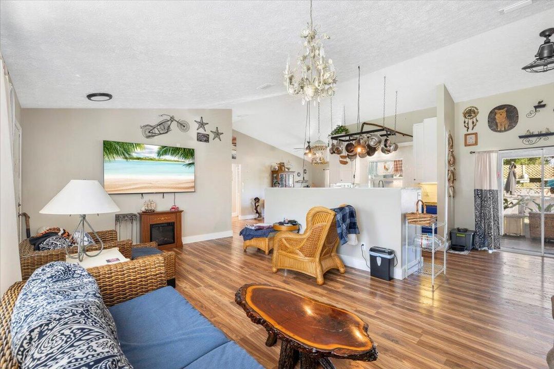 待售: $325,000 (3 贝兹, 2 浴室, 1522 平方英尺)