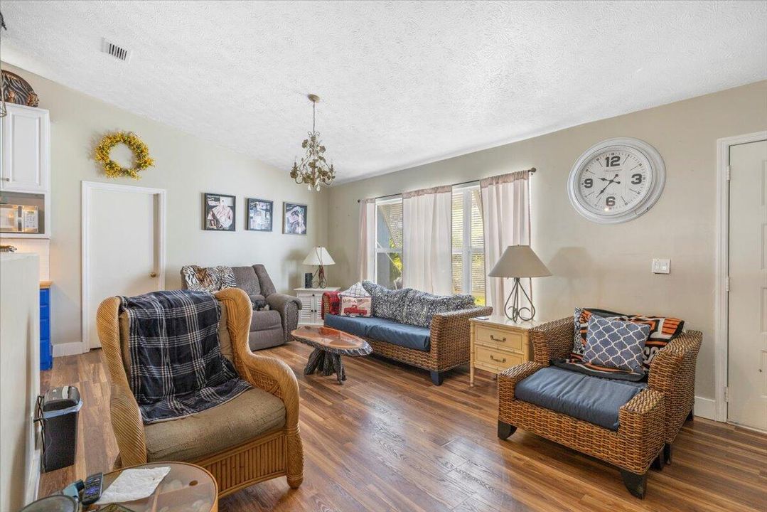 待售: $325,000 (3 贝兹, 2 浴室, 1522 平方英尺)