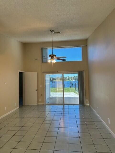 出租: $2,475 (2 贝兹, 2 浴室, 990 平方英尺)