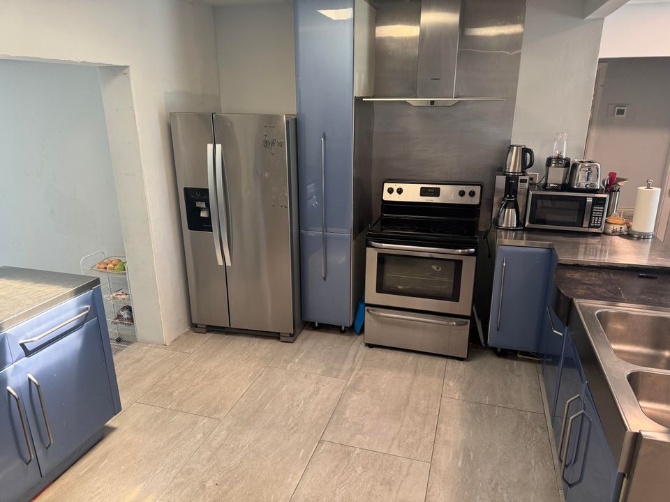 Active With Contract: $475,000 (0 beds, 0 baths, 1426 Square Feet)