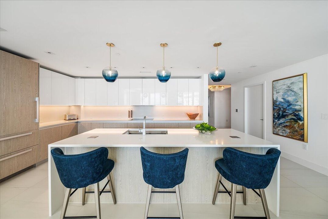 For Sale: $3,495,000 (2 beds, 2 baths, 2525 Square Feet)