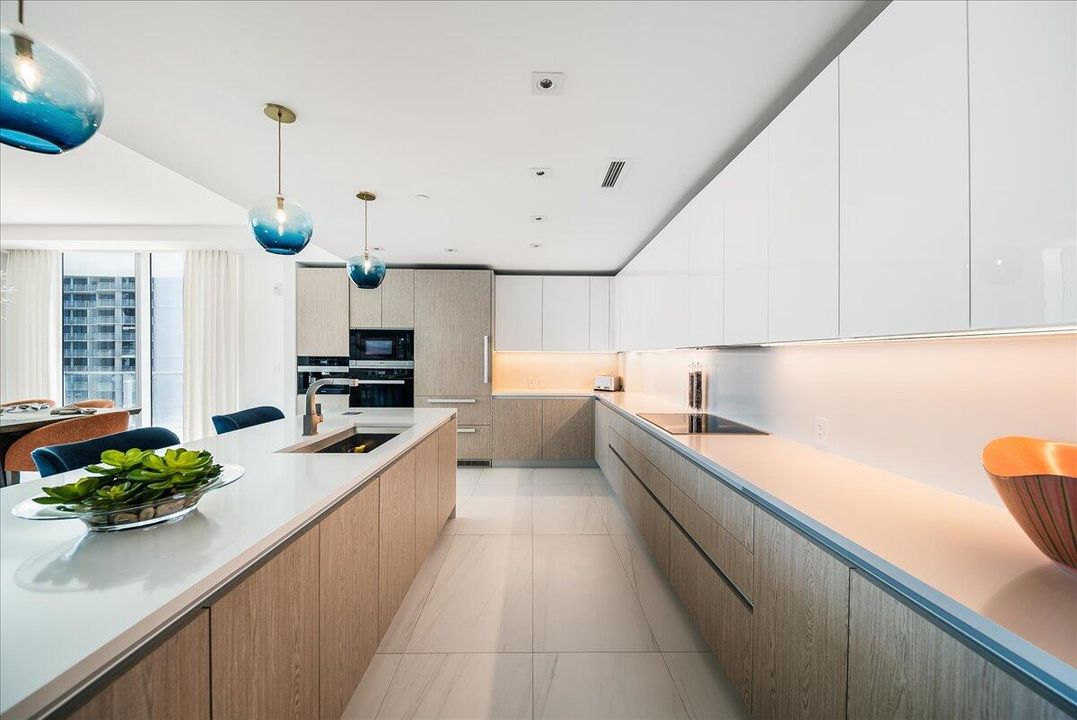 For Sale: $3,495,000 (2 beds, 2 baths, 2525 Square Feet)