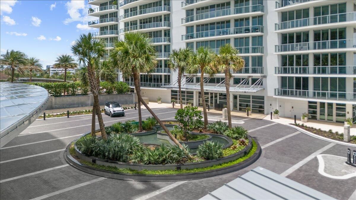 For Sale: $3,495,000 (2 beds, 2 baths, 2525 Square Feet)