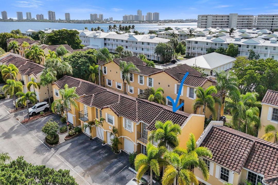 En Venta: $315,000 (2 camas, 2 baños, 1111 Pies cuadrados)