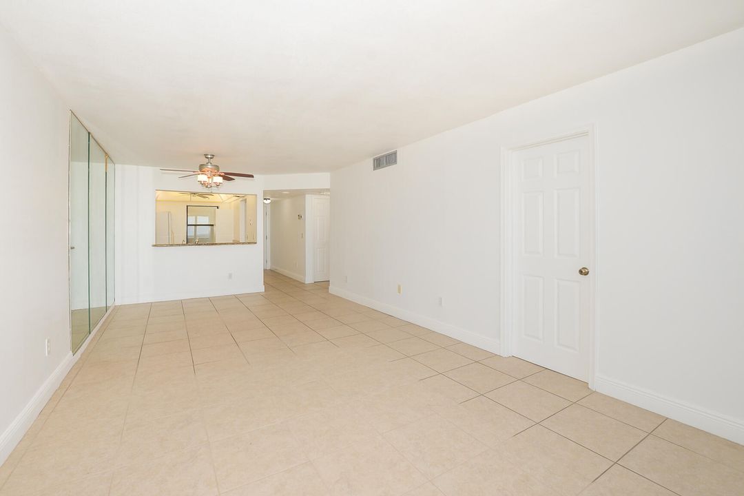 На продажу: $335,000 (2 спален, 2 ванн, 1053 Квадратных фут)