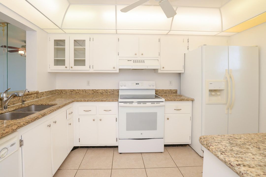 На продажу: $335,000 (2 спален, 2 ванн, 1053 Квадратных фут)