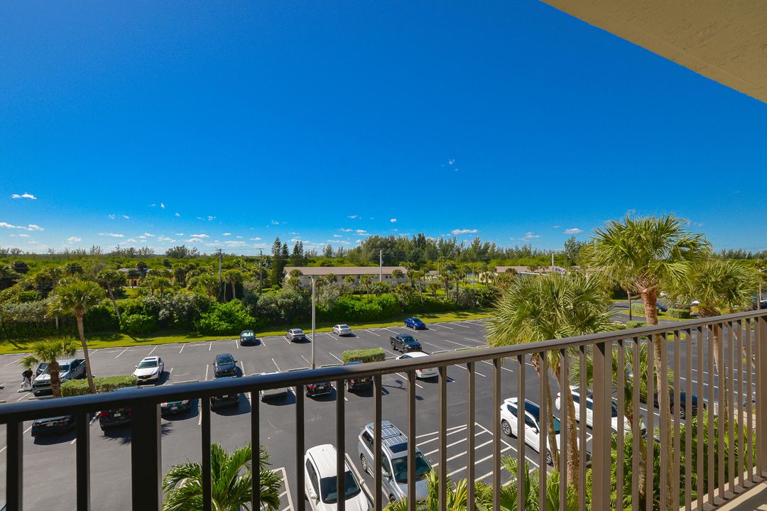 На продажу: $335,000 (2 спален, 2 ванн, 1053 Квадратных фут)