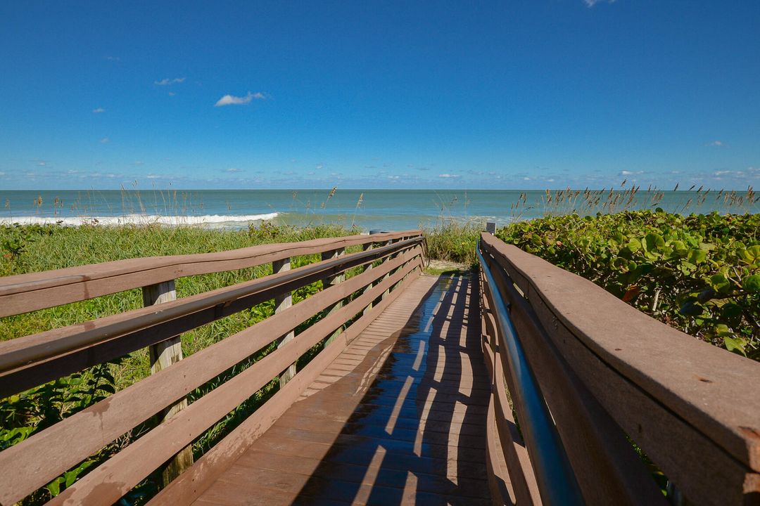 На продажу: $335,000 (2 спален, 2 ванн, 1053 Квадратных фут)