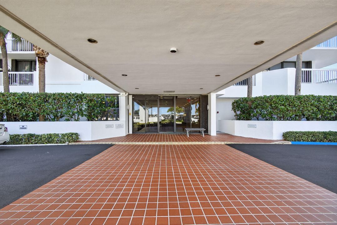 For Sale: $899,000 (2 beds, 2 baths, 1715 Square Feet)