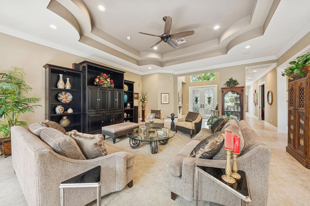 合同活跃: $775,000 (3 贝兹, 2 浴室, 2686 平方英尺)