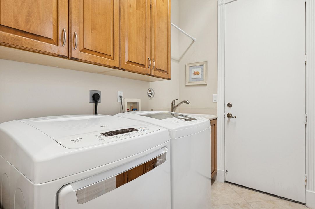 合同活跃: $775,000 (3 贝兹, 2 浴室, 2686 平方英尺)