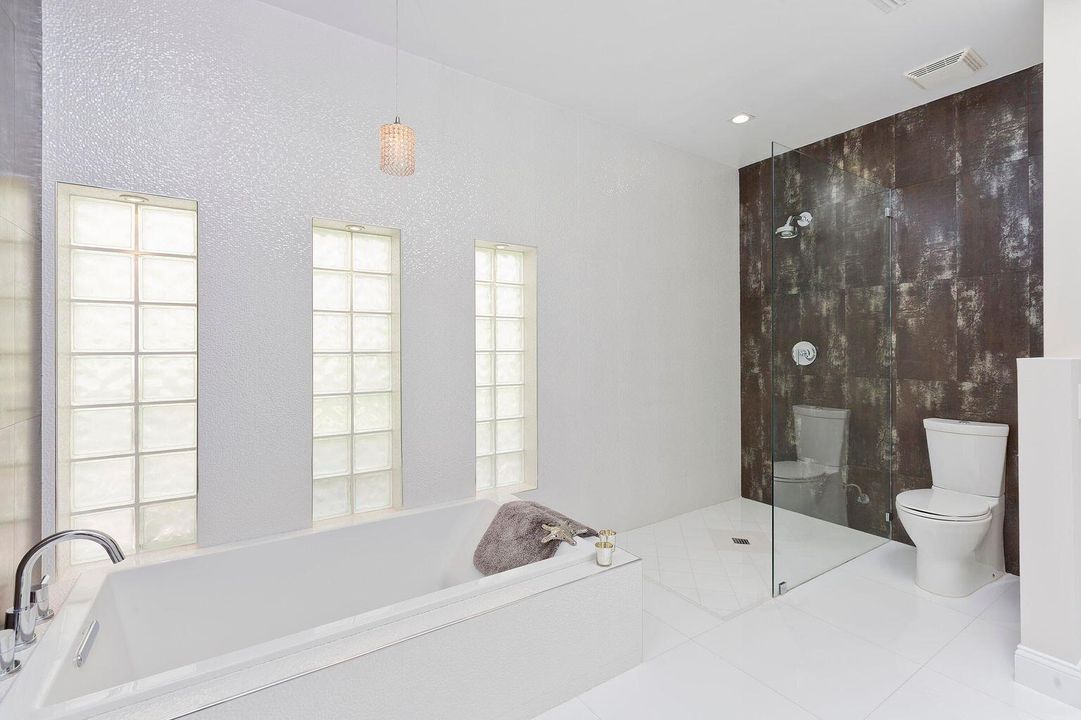 出租: $19,000 (3 贝兹, 2 浴室, 2798 平方英尺)