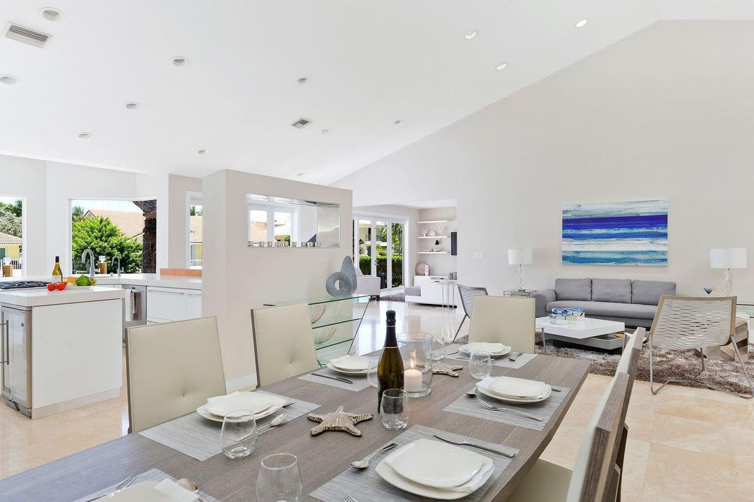 出租: $19,000 (3 贝兹, 2 浴室, 2798 平方英尺)