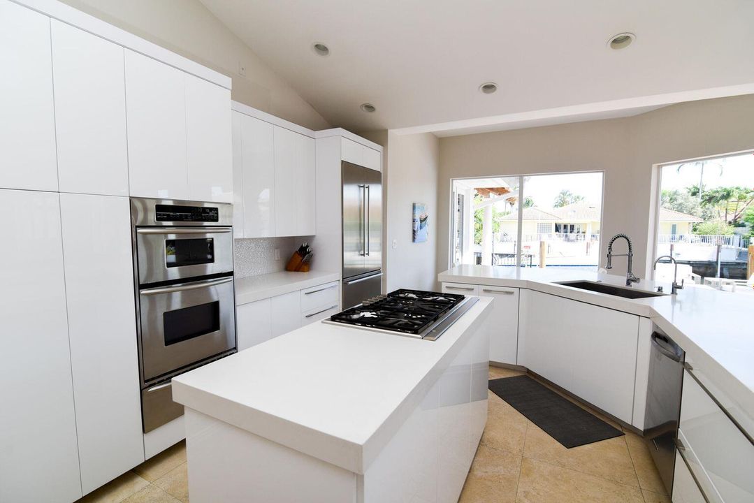 出租: $19,000 (3 贝兹, 2 浴室, 2798 平方英尺)