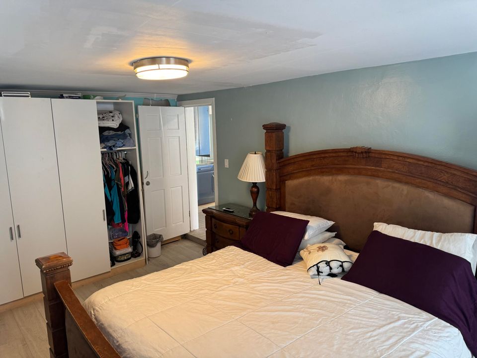 Active With Contract: $475,000 (0 beds, 0 baths, 1426 Square Feet)