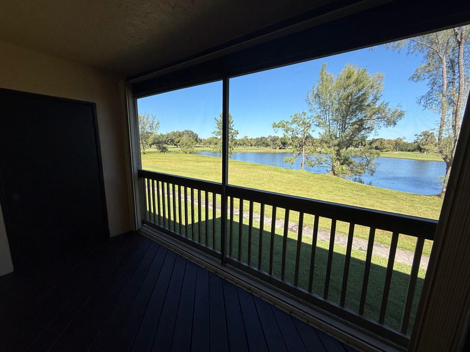 Active With Contract: $2,100 (2 beds, 2 baths, 1165 Square Feet)