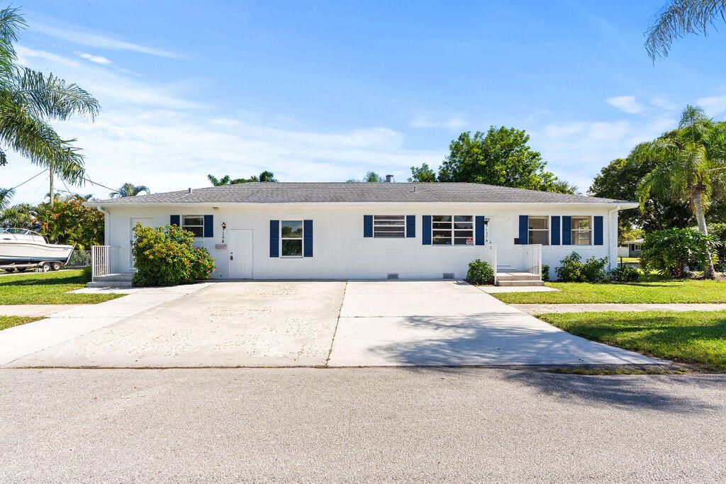 На продажу: $599,000 (5 спален, 2 ванн, 2022 Квадратных фут)