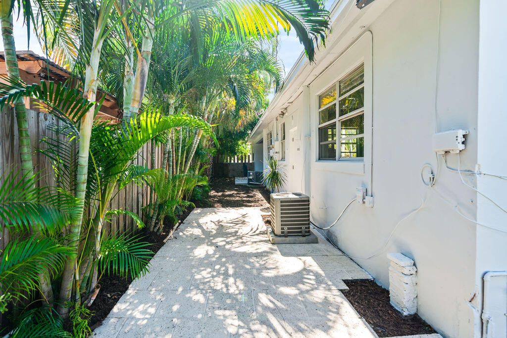 На продажу: $599,000 (5 спален, 2 ванн, 2022 Квадратных фут)