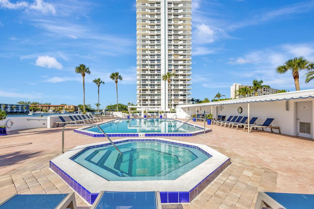 For Sale: $899,000 (2 beds, 2 baths, 1715 Square Feet)