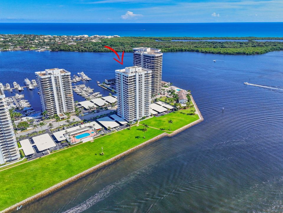 For Sale: $899,000 (2 beds, 2 baths, 1715 Square Feet)