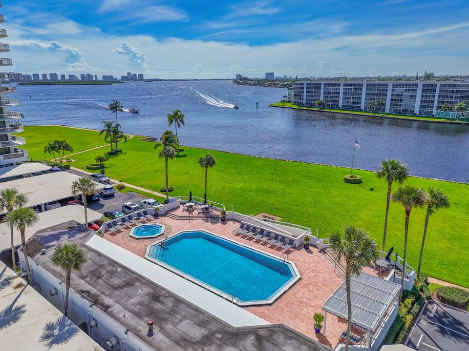 For Sale: $899,000 (2 beds, 2 baths, 1715 Square Feet)