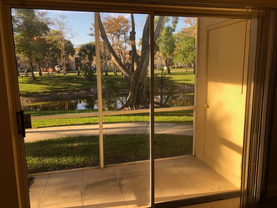 合同活跃: $1,675 (1 贝兹, 1 浴室, 650 平方英尺)