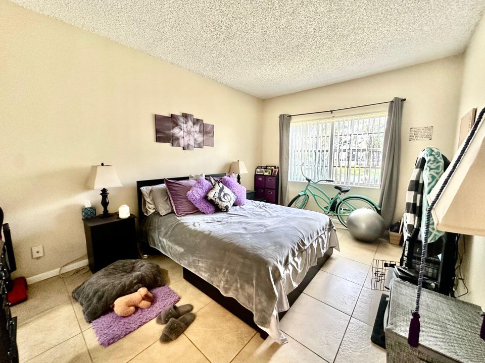 合同活跃: $1,675 (1 贝兹, 1 浴室, 650 平方英尺)