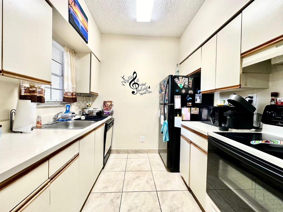 合同活跃: $1,675 (1 贝兹, 1 浴室, 650 平方英尺)