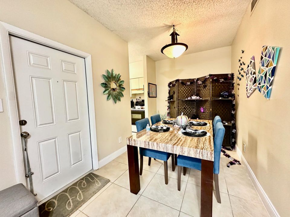 合同活跃: $1,675 (1 贝兹, 1 浴室, 650 平方英尺)