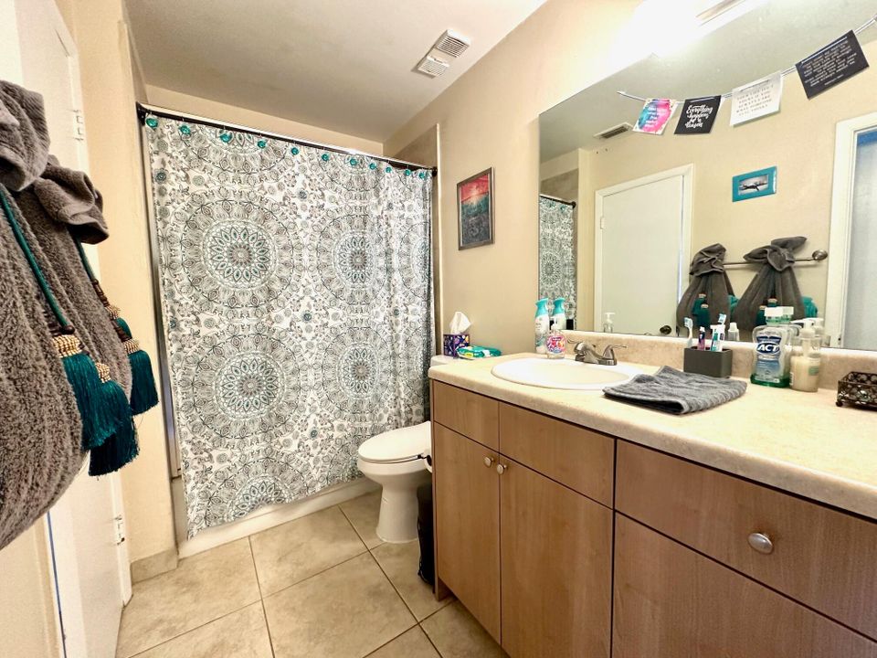 合同活跃: $1,675 (1 贝兹, 1 浴室, 650 平方英尺)