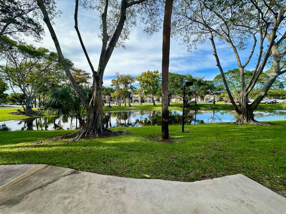 合同活跃: $1,675 (1 贝兹, 1 浴室, 650 平方英尺)