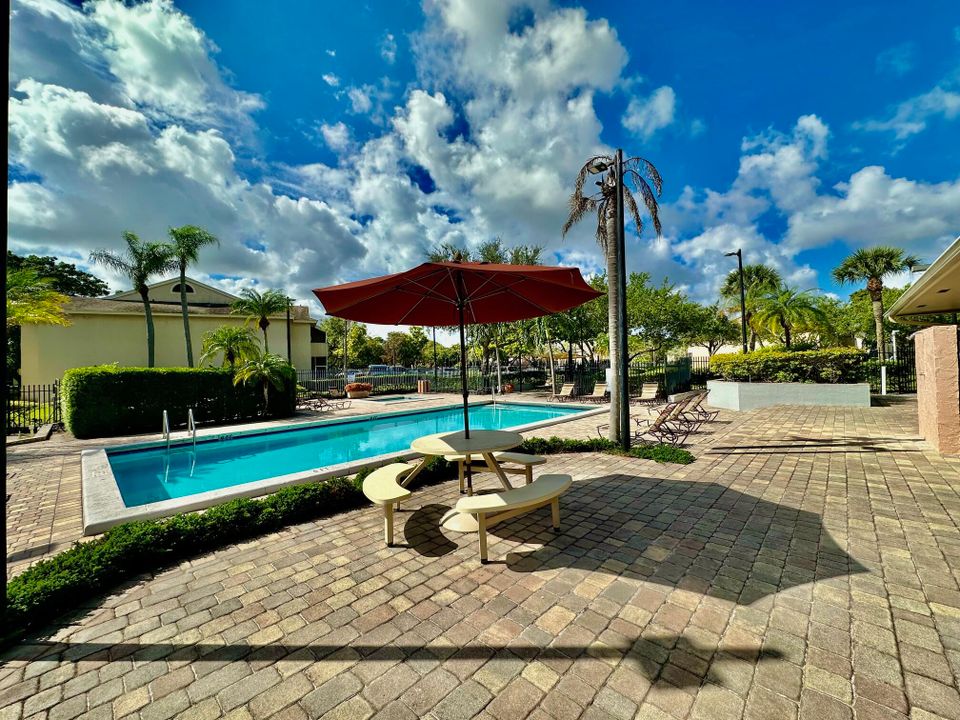 合同活跃: $1,675 (1 贝兹, 1 浴室, 650 平方英尺)