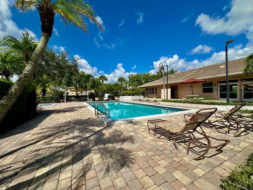 合同活跃: $1,675 (1 贝兹, 1 浴室, 650 平方英尺)