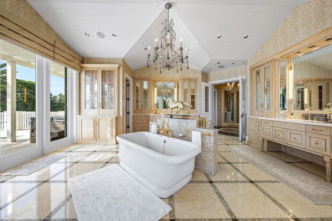 На продажу: $42,000,000 (8 спален, 8 ванн, 11096 Квадратных фут)