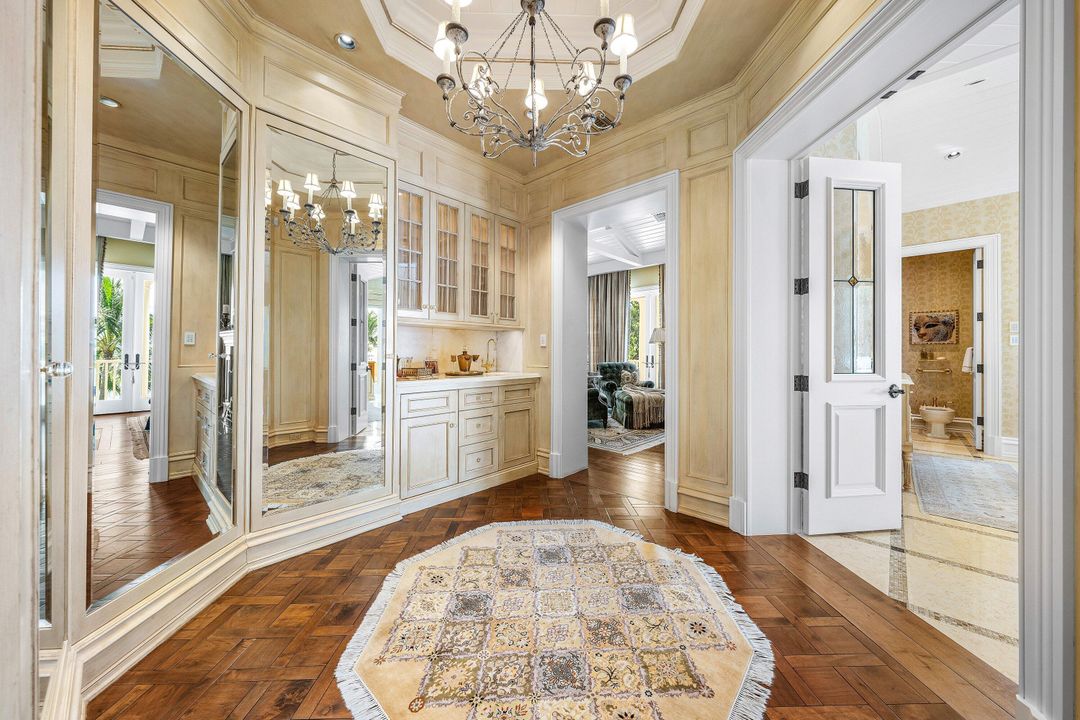 На продажу: $42,000,000 (8 спален, 8 ванн, 11096 Квадратных фут)