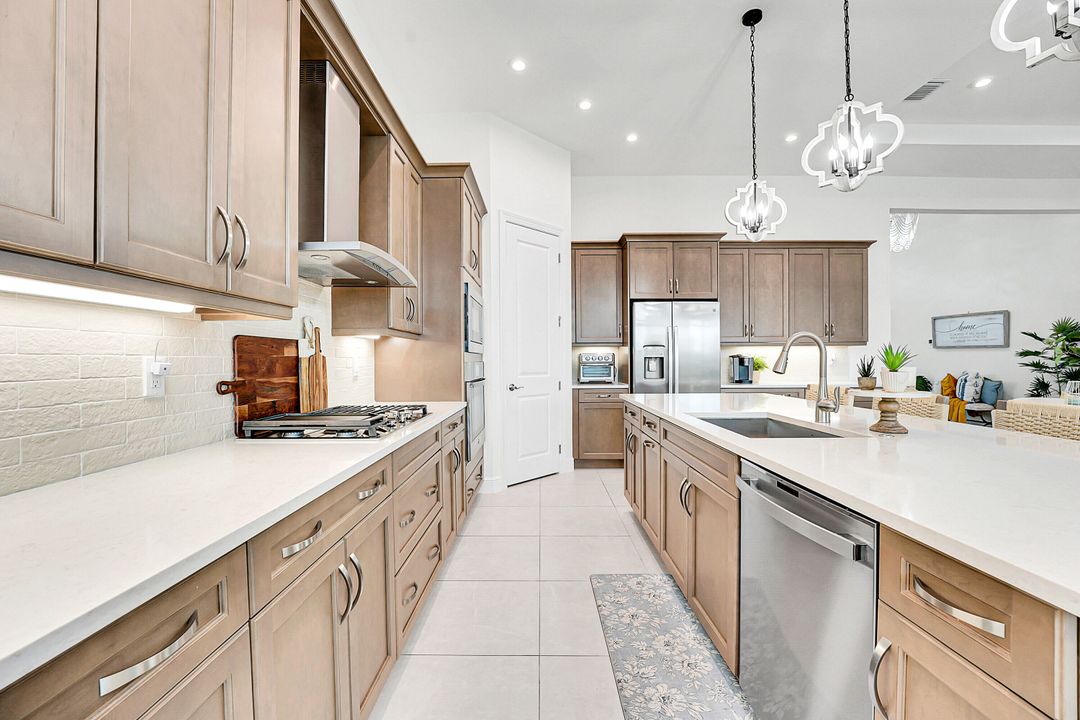 待售: $899,900 (3 贝兹, 3 浴室, 2586 平方英尺)