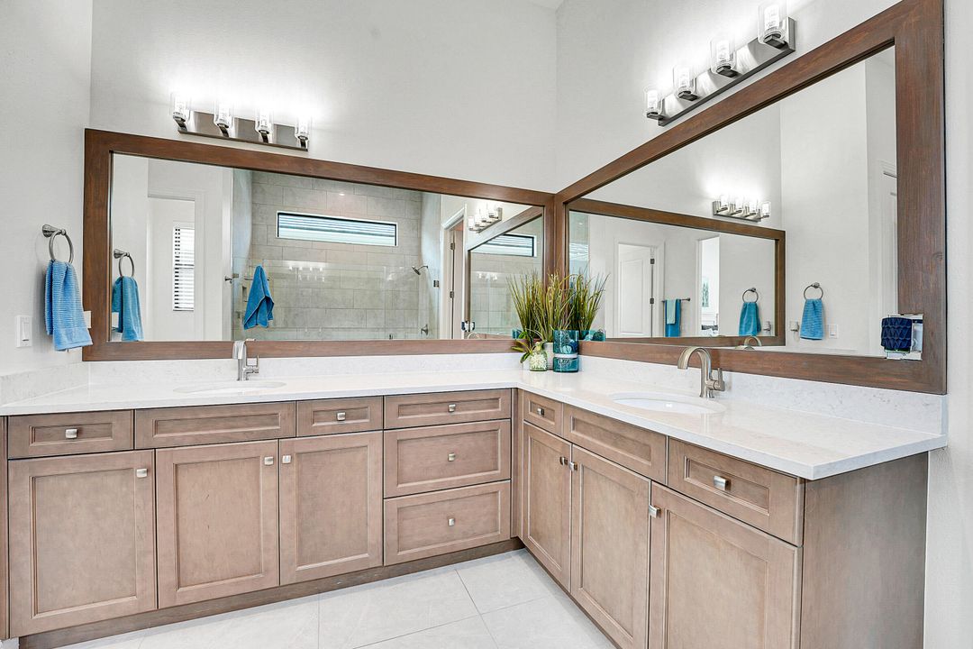 待售: $899,900 (3 贝兹, 3 浴室, 2586 平方英尺)