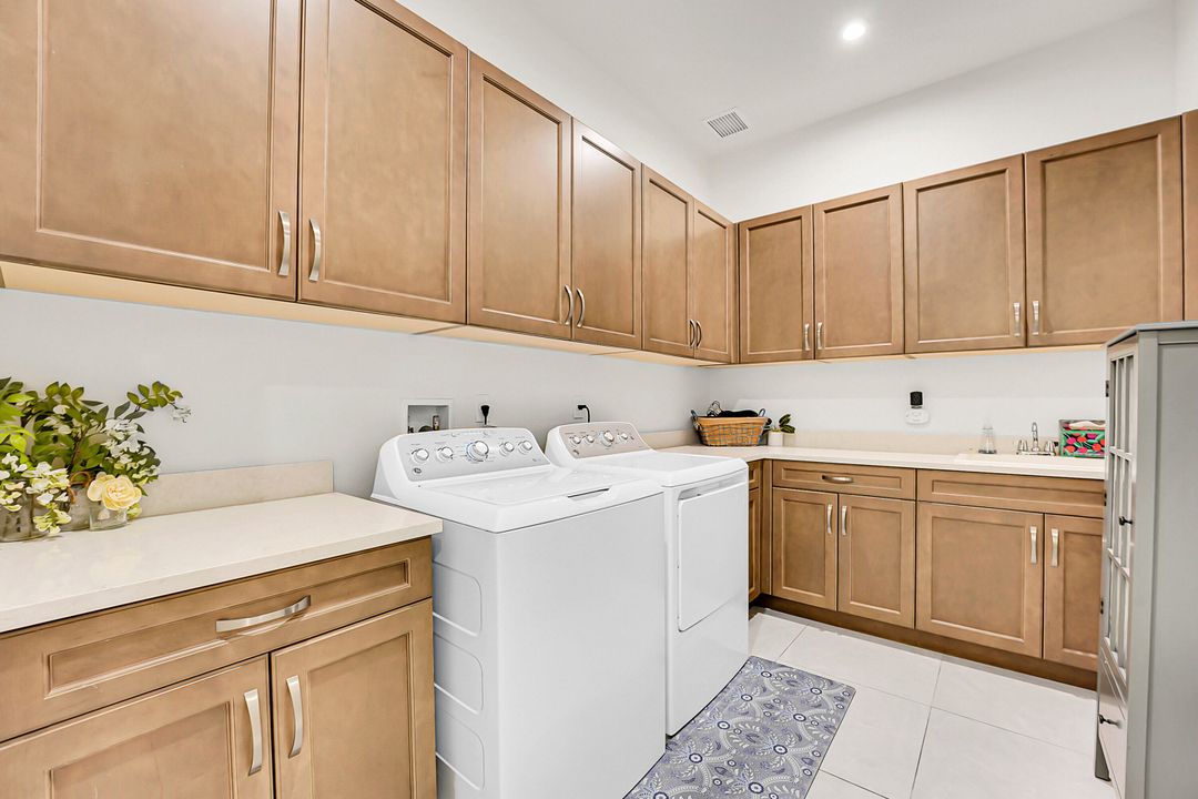 待售: $899,900 (3 贝兹, 3 浴室, 2586 平方英尺)