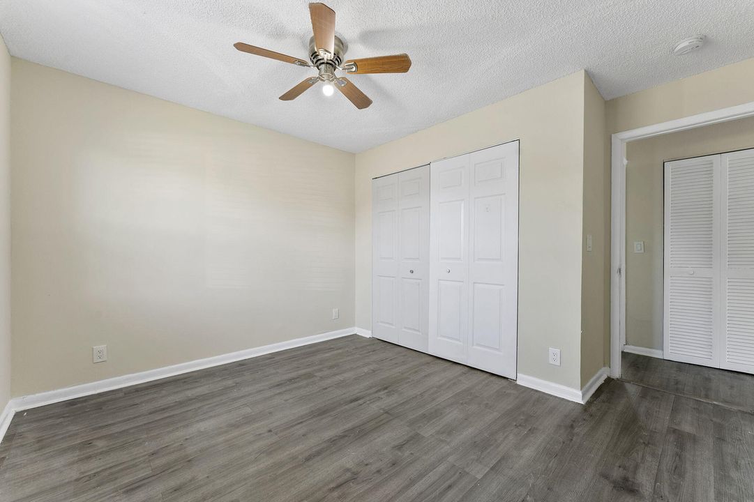 For Sale: $300,000 (3 beds, 1 baths, 864 Square Feet)