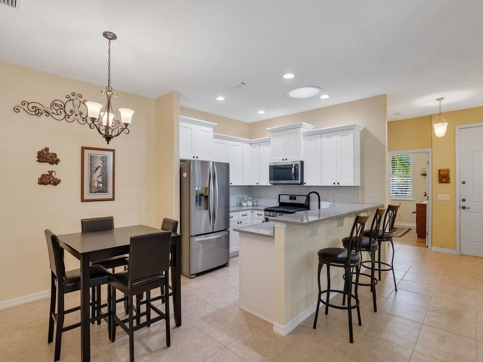 For Sale: $349,900 (2 beds, 2 baths, 1544 Square Feet)