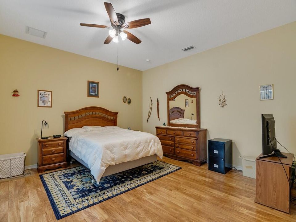 For Sale: $349,900 (2 beds, 2 baths, 1544 Square Feet)