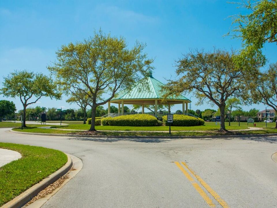 For Sale: $349,900 (2 beds, 2 baths, 1544 Square Feet)