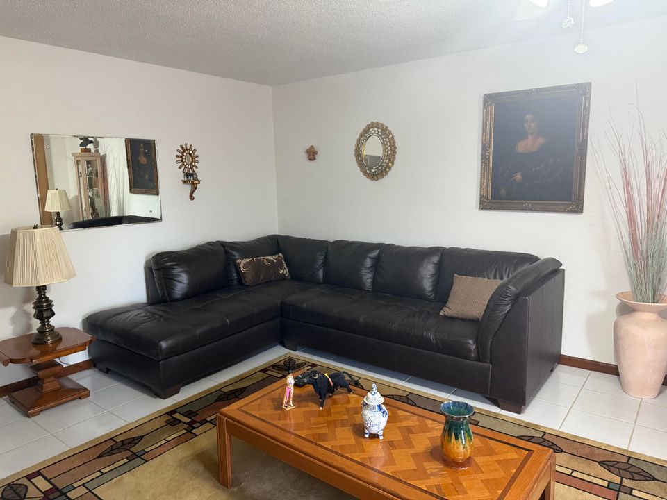 For Sale: $164,999 (2 beds, 1 baths, 795 Square Feet)