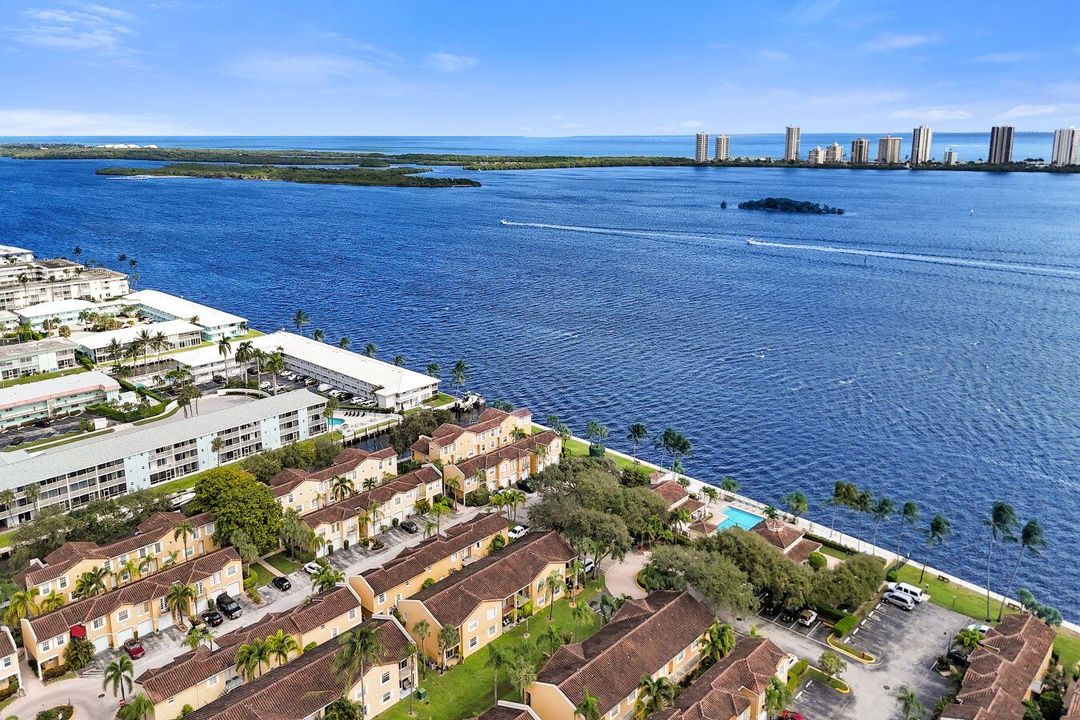 En Venta: $315,000 (2 camas, 2 baños, 1111 Pies cuadrados)