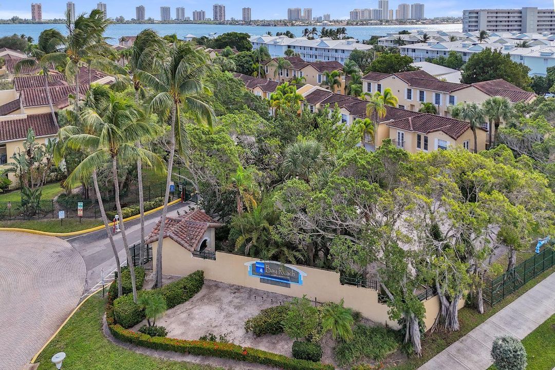 En Venta: $315,000 (2 camas, 2 baños, 1111 Pies cuadrados)