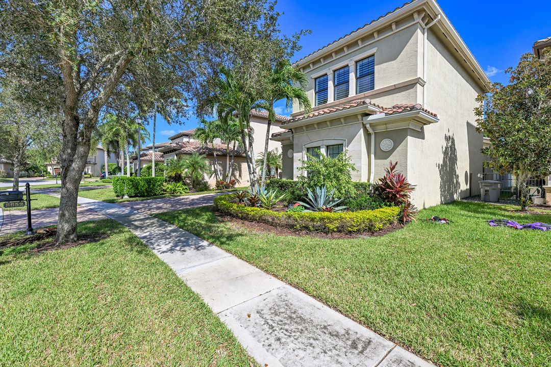 出租: $14,500 (5 贝兹, 4 浴室, 4248 平方英尺)