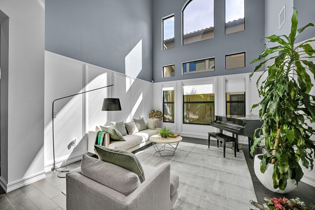 出租: $14,500 (5 贝兹, 4 浴室, 4248 平方英尺)