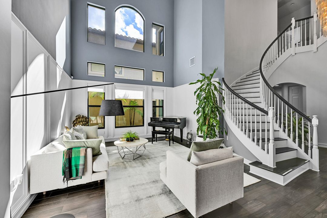 出租: $14,500 (5 贝兹, 4 浴室, 4248 平方英尺)