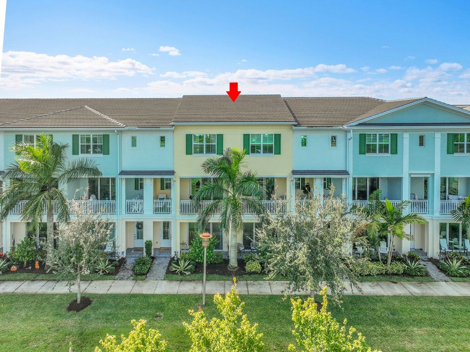 En Venta: $890,000 (3 camas, 3 baños, 2252 Pies cuadrados)