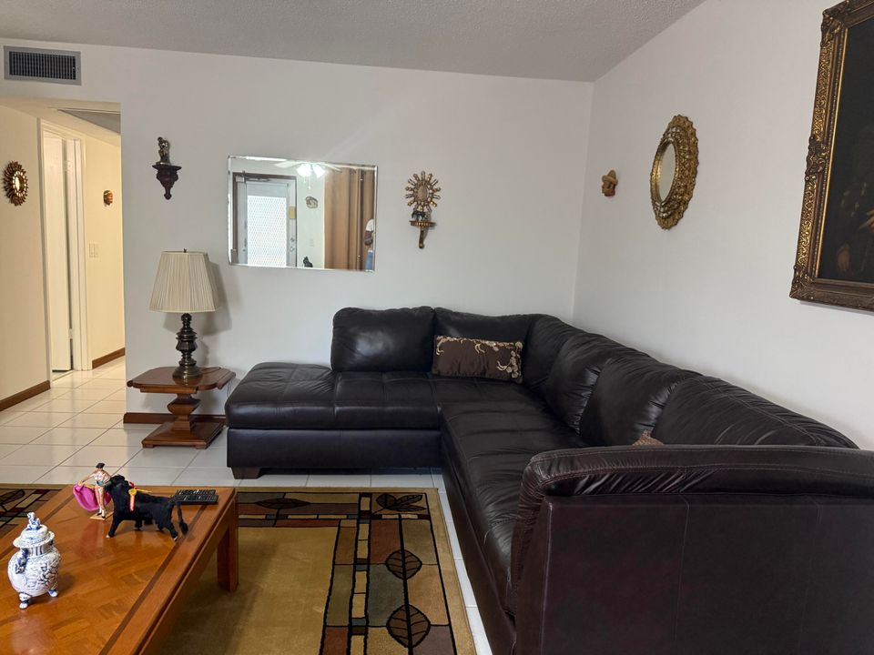 For Sale: $164,999 (2 beds, 1 baths, 795 Square Feet)